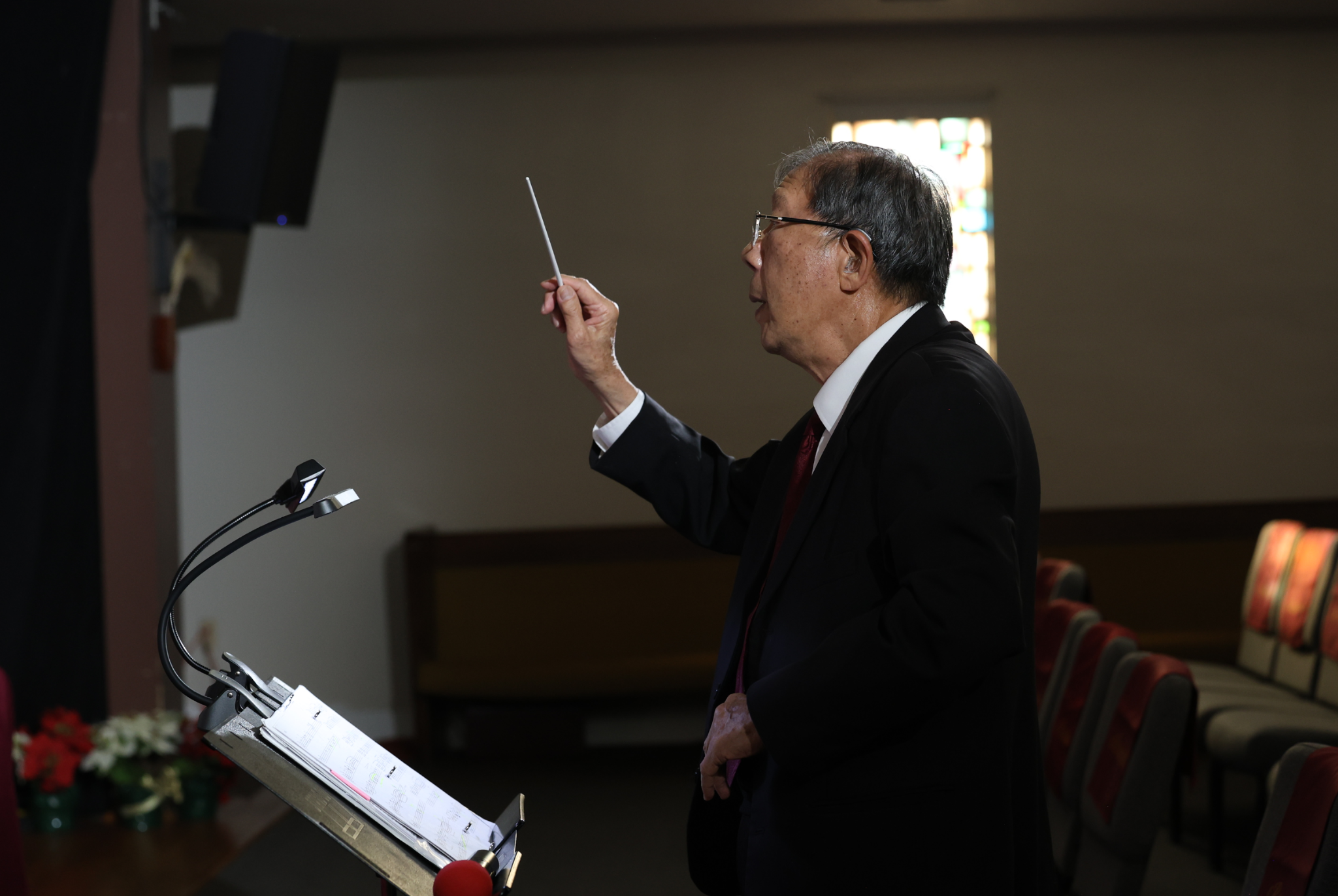 Artistic Director Samuel Lin conducting SGVCC